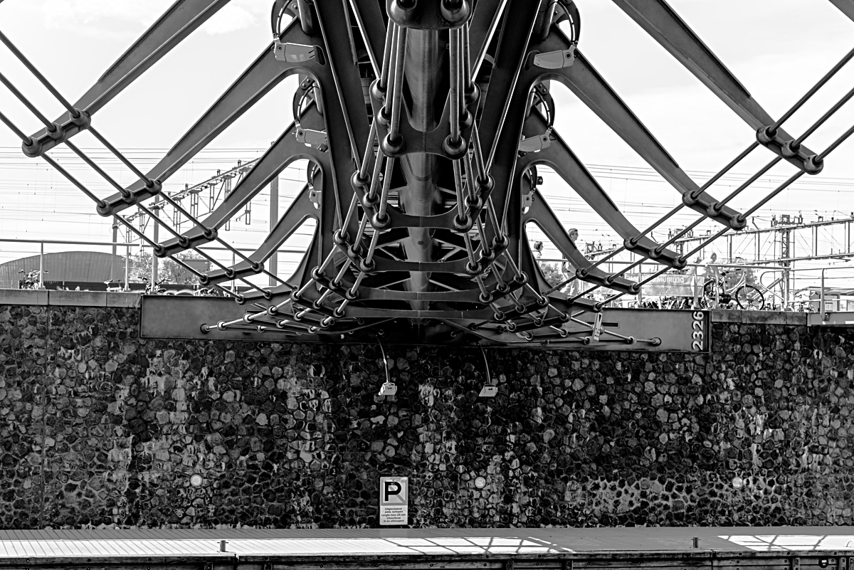 180727_EUROPE_AMSTERDAM_BRIDGE_B&W_DSC_6307 copyON1200.jpg