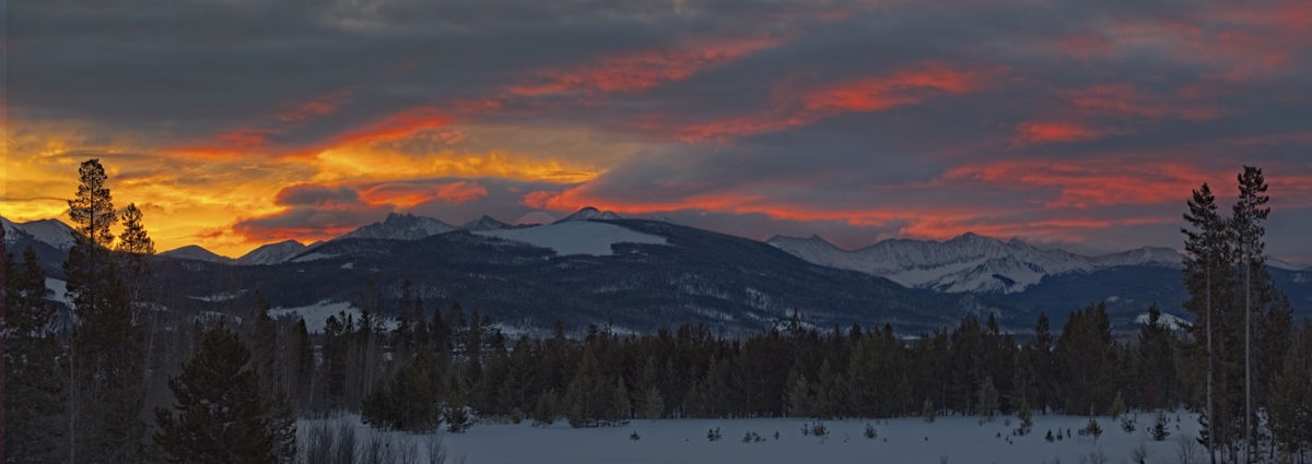 220209 Rocky Mt Sunrise PANO 5488-5496 CROP A MERGE ON1200.jpg