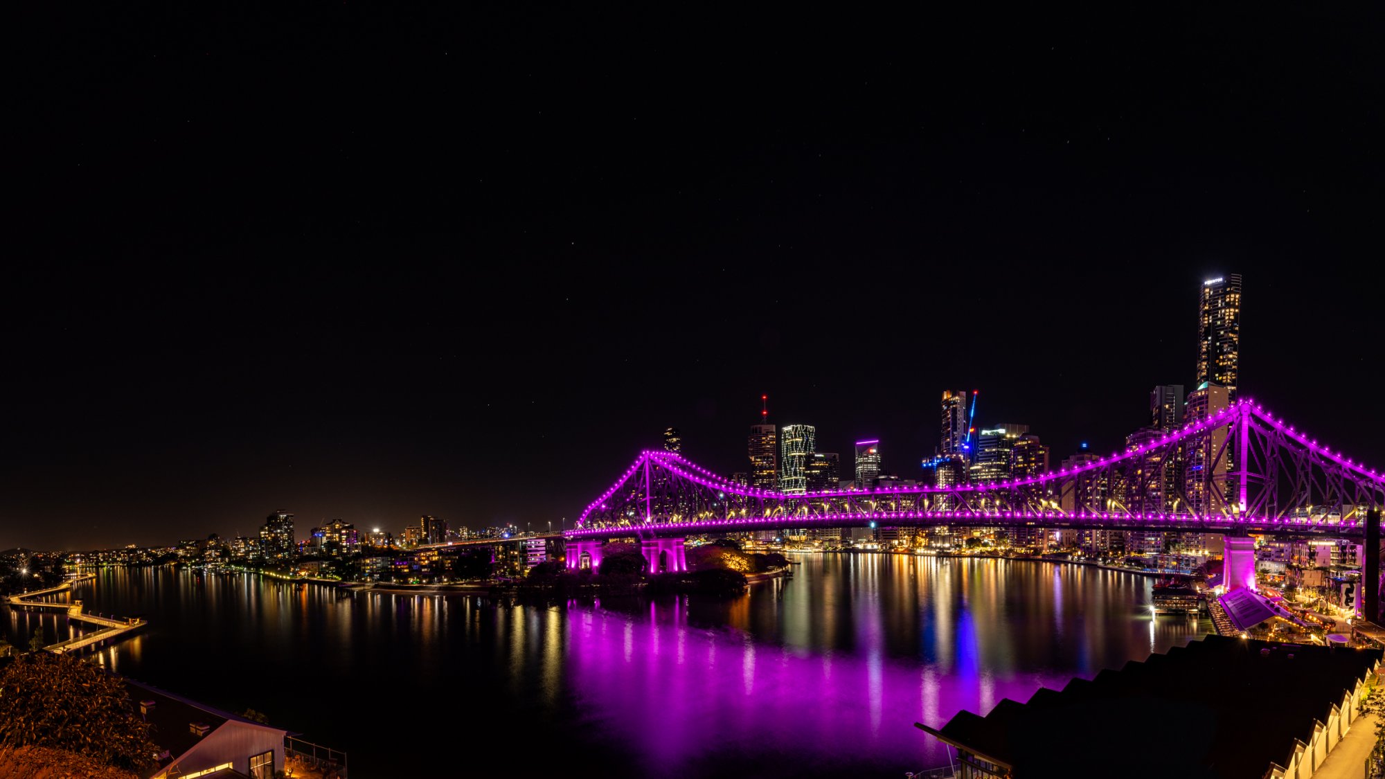 Brisbane by night.jpg