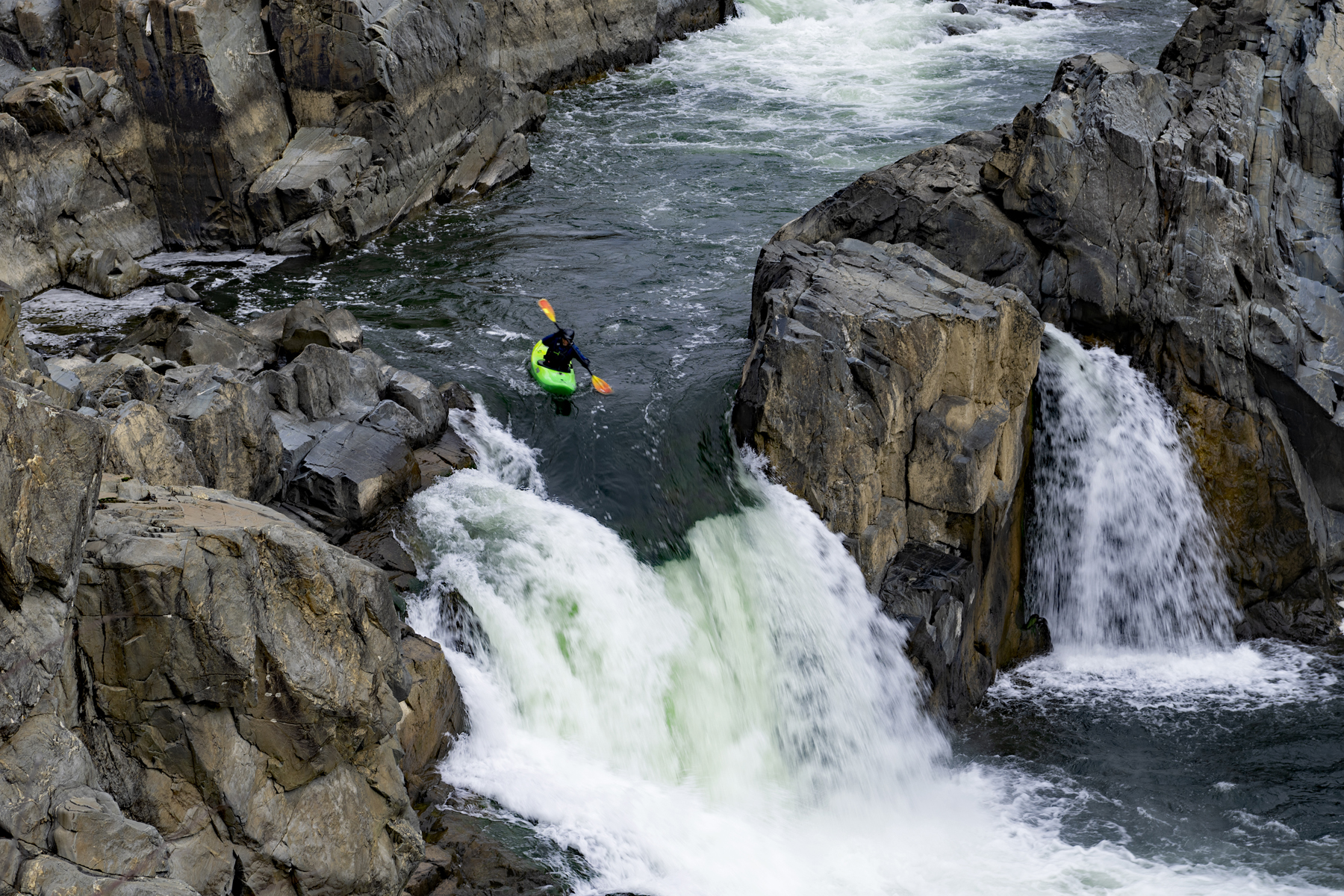 (F) KAYAKER AT GREAT FALLS NP VIRGINIA _DSC0244.jpg