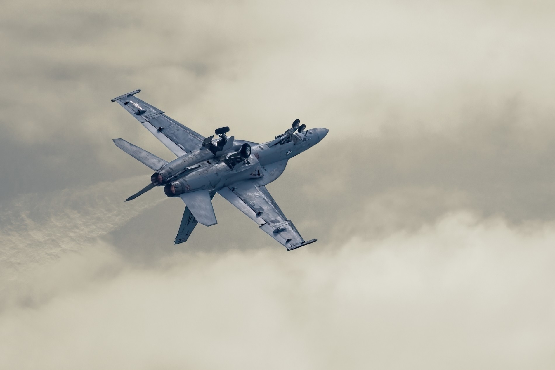 F18invert000.jpg