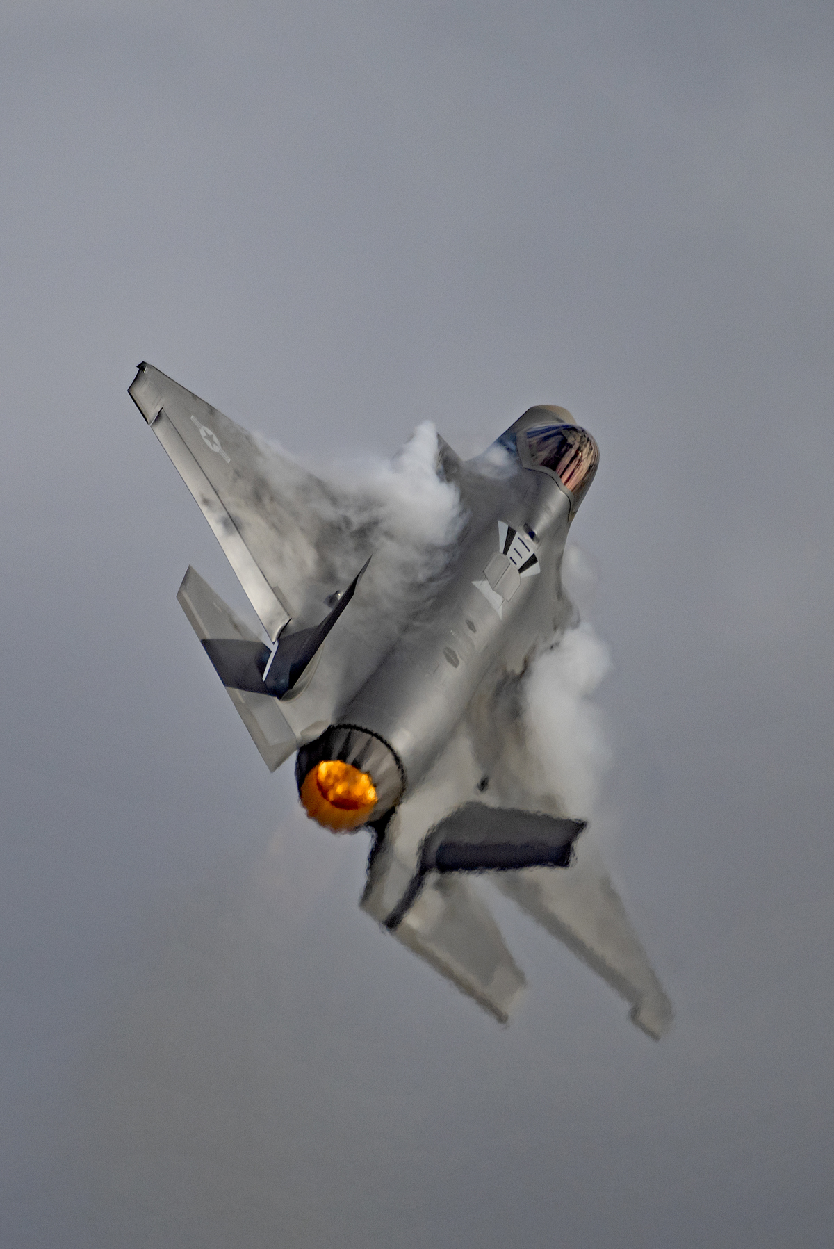 F22 CLIMBS IN DARK SKIES PACIFIC AIR SHOW 2023 DSC_6906.jpg