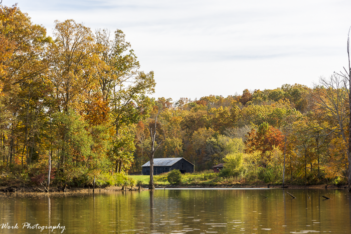 R81_8340-Lake barn.png