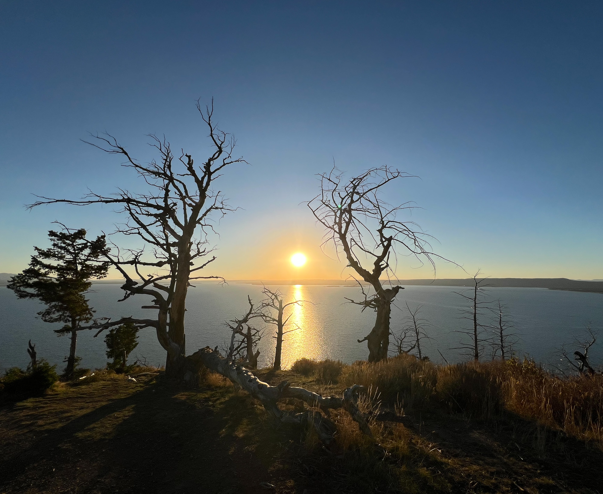 Sundown Yellowstone Lake.jpg