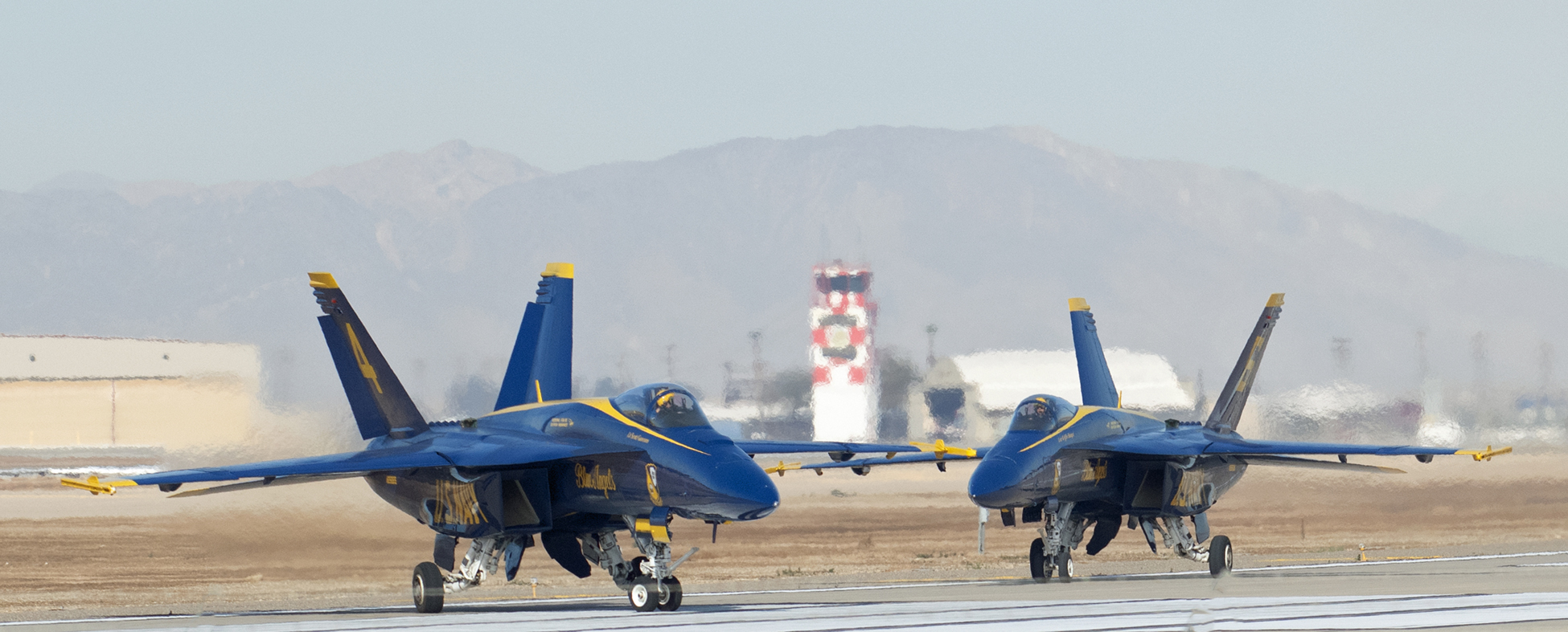 TWO PLANES ON GROUND _DSC5261.jpg