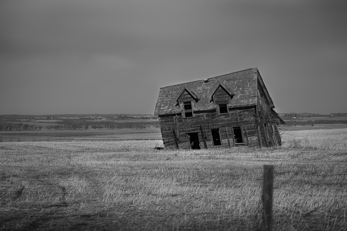 Westaskiwin County Farmhouse b&w.jpg