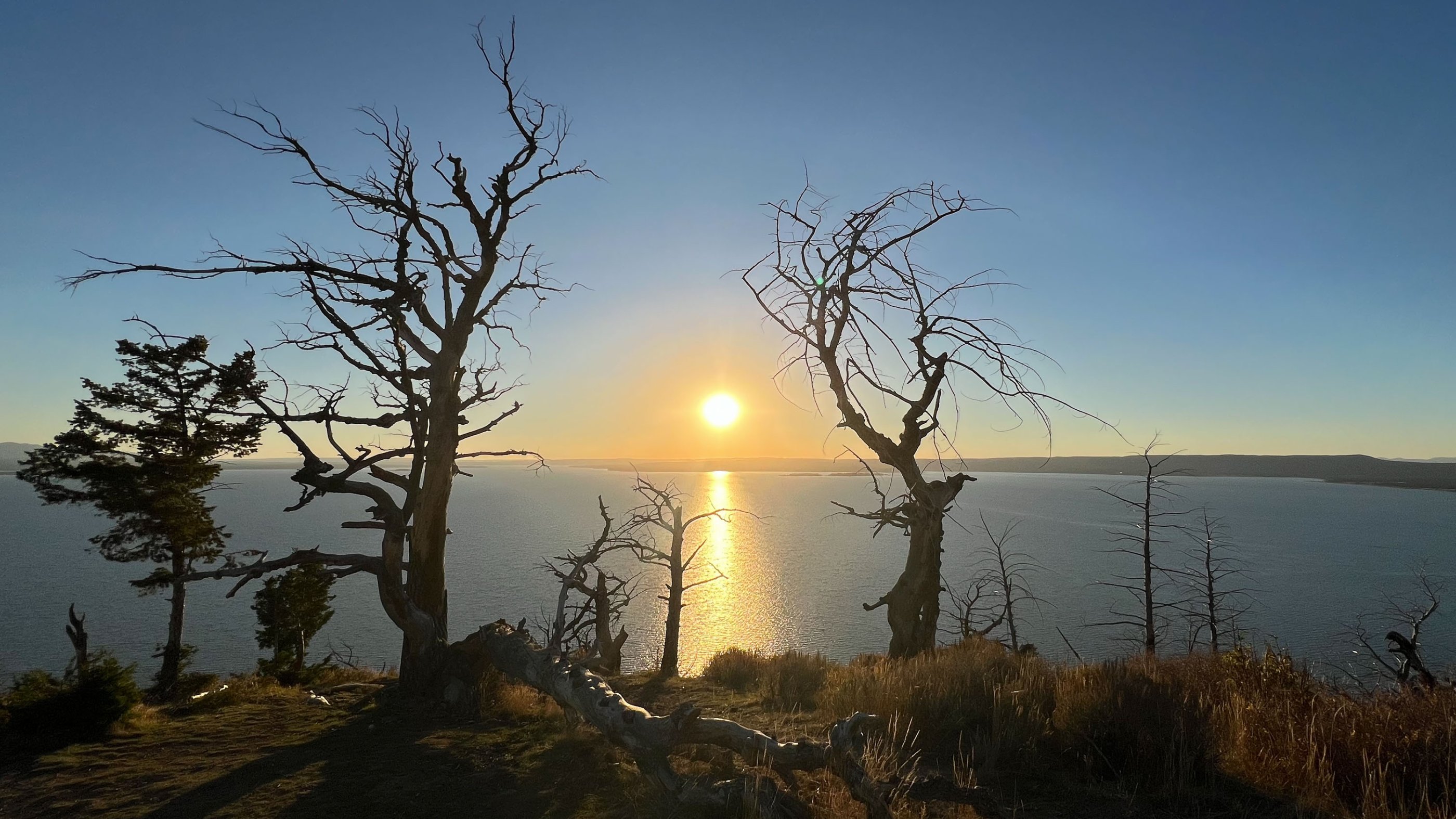  Yellowstone Lake.jpg