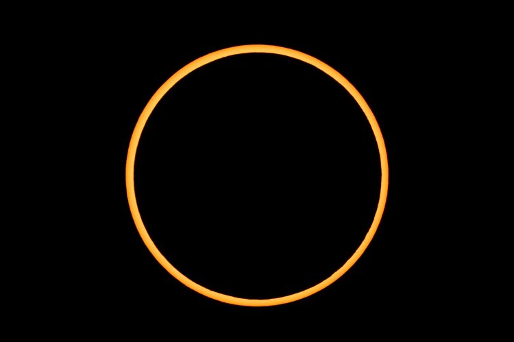Annular eclipse projected into a ruin